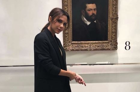 H εκδοχή της Victoria Beckham στο naked dressing έχει πολύ ενδιαφέρον