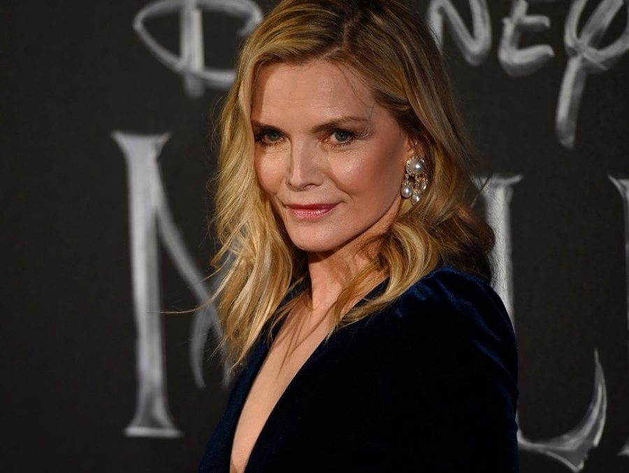 H Μichelle Pfeiffer ποζάρει #makeupfree στα 61 της χρόνια και