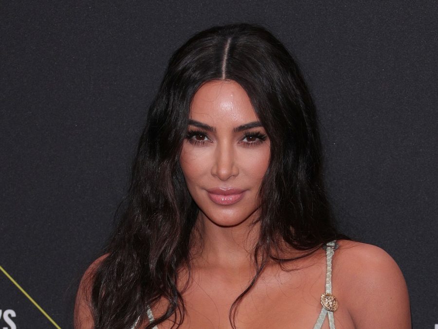 Η Kim Kardashian παραδέχτηκε πως στην επίσημη χριστουγεννιάτικη φωτογραφία έκανε photoshop μέχρι και στην κόρη της! (ΦΩΤΟ)