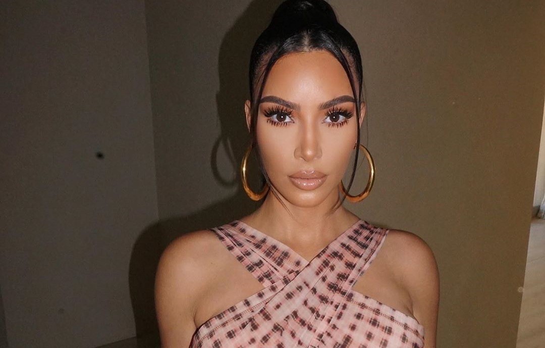 Και επισήμως κοκκινομάλλα η Kim Kardashian (VIDEO)