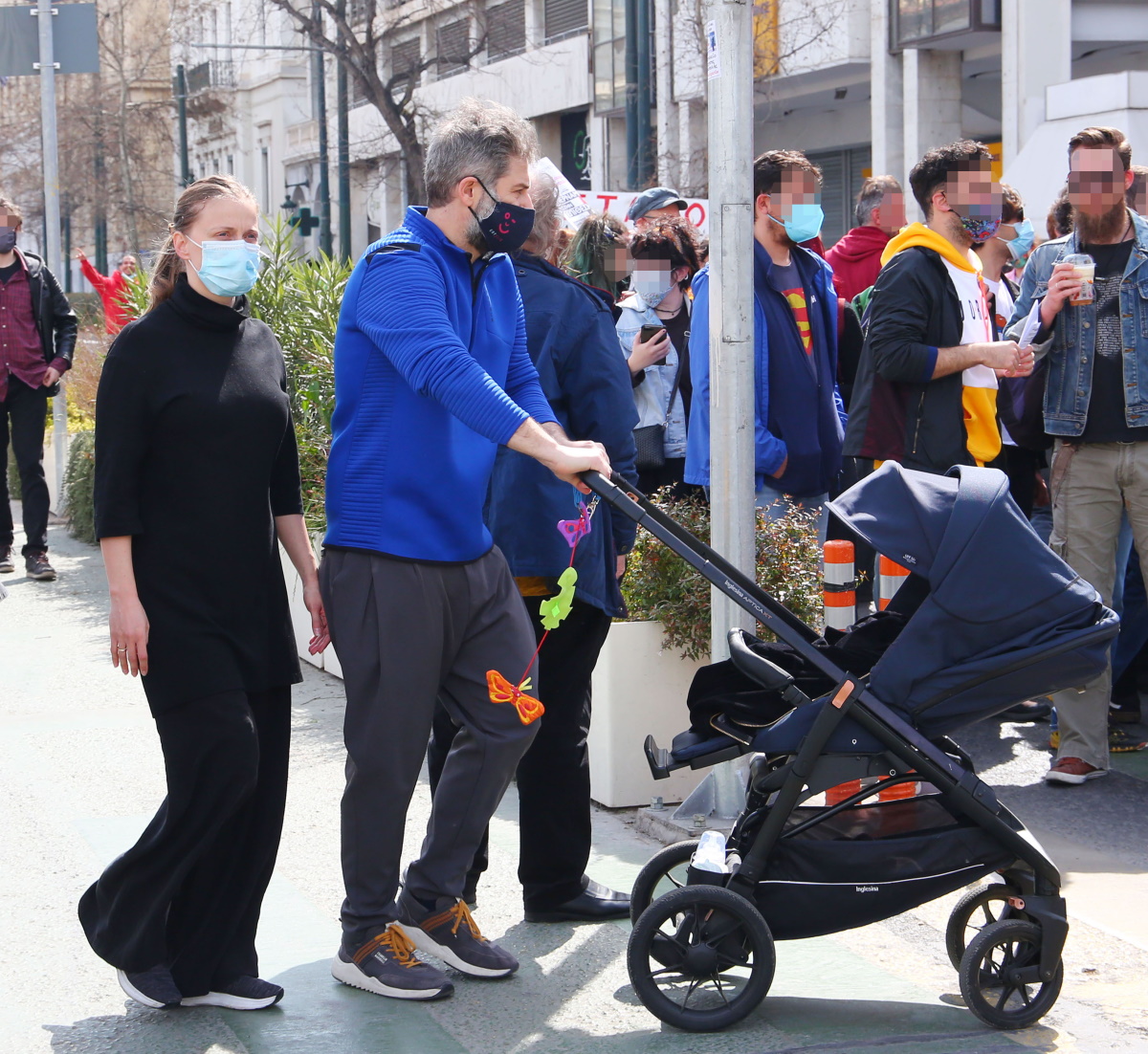 Λένα Δροσάκη: Η μίνιμαλ εμφάνιση παρέα με τον σύζυγό της και τον γιο τους