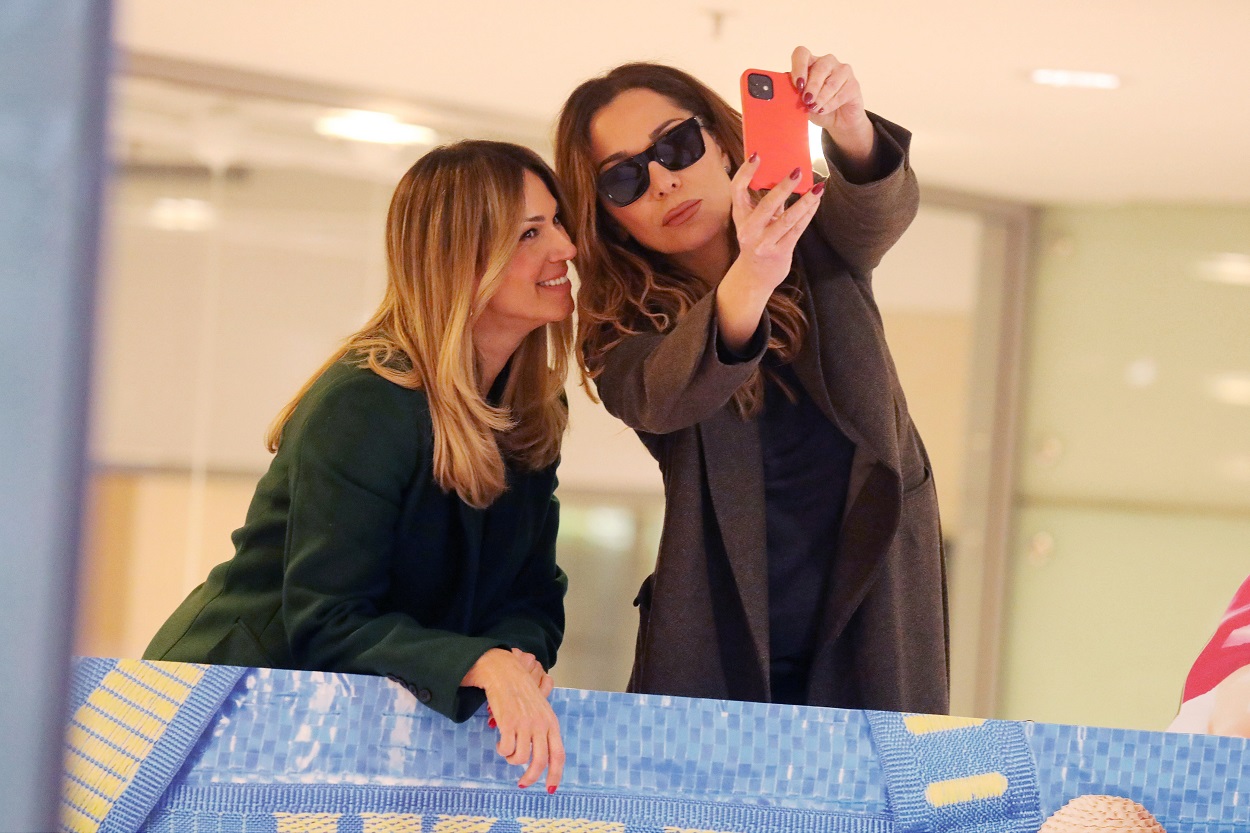 Despina Vandi and Elli Kokkinou bump into each other while shopping (PHOTOS) 2