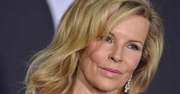 Kim Basinger: Rare Public Appearance With Her Daughter – The Androgynous Appearance She Has Adopted |  Marie Claire