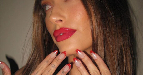 Chrome French: Το πιο cool twist στο κλασικό γαλλικό μανικιούρ