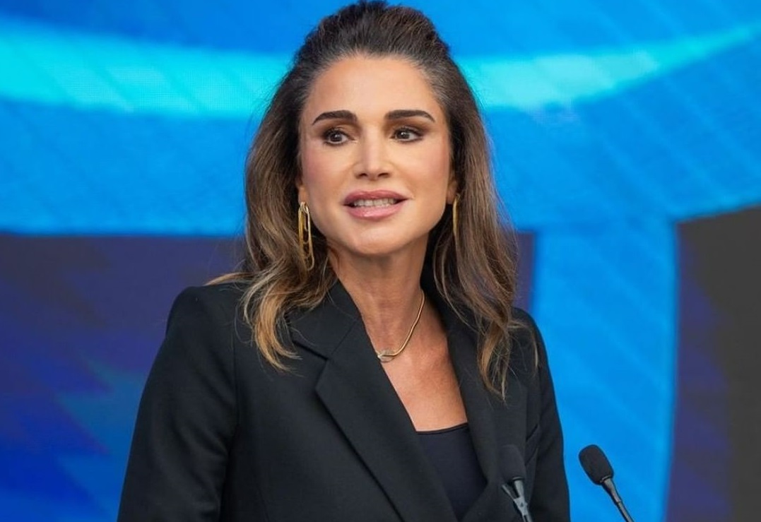 Η Βασίλισσα Rania της Ιορδανίας μάς δείχνει πώς να φορέσουμε την ...