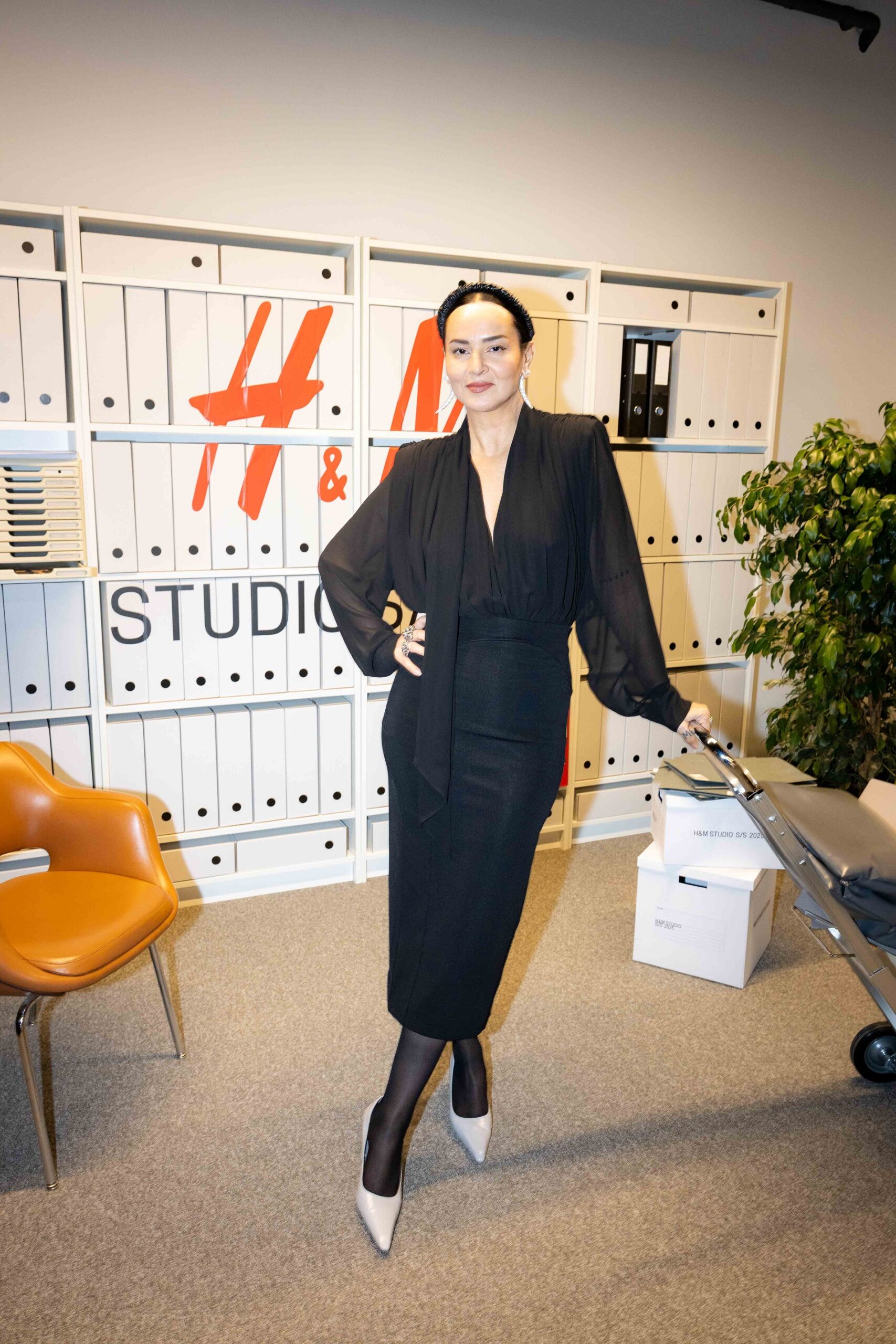 H Ηλιάνα Παπαγεωργίου φόρεσε κοστούμι με stiletto pumps