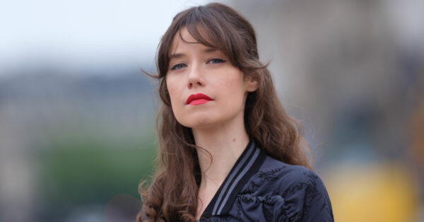 Wispy bangs: Η πιο εύκολη και ανάλαφρη εκδοχή στις αφέλειες 