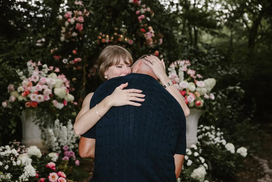 Your English teacher and your gym teacher are getting married 🧨