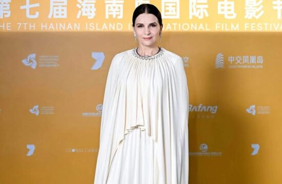 Juliette-Binoche-Wore-Schiaparelli-To-The-2025-Hainan-Island-International-Film-Festival-Closing-Ceremony_11zon