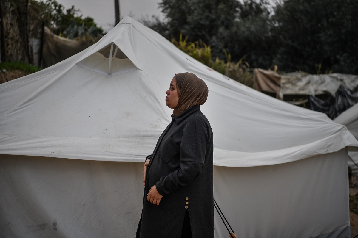 Palestinian Sindavi pregnant with triplets worries to give birth in Rafah