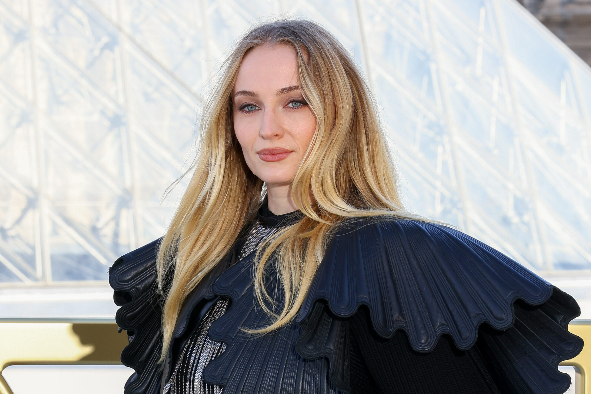 sophie turner, Louis Vuitton: Photocall – Paris Fashion Week – Womenswear Spring/Summer 2026