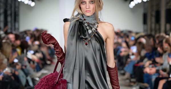 Χαλαρώστε, το messy girl επέστρεψε