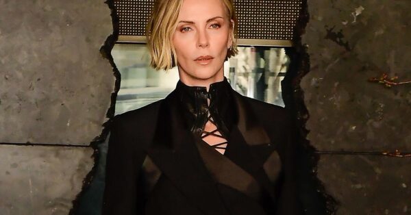 Charlize Theron: «Δεν νομίζω ότι θα μπορούσα να συγκατοικήσω ξανά με κάποιον»