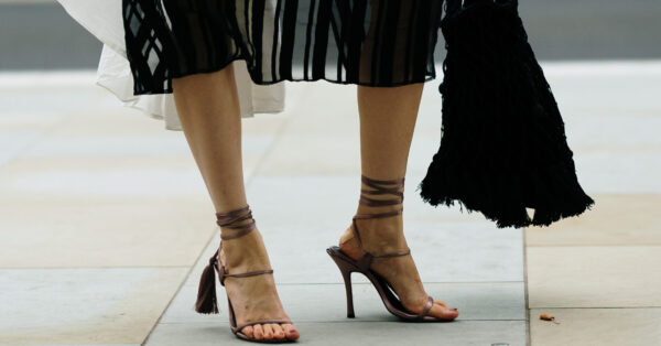 Πώς θα αποκτήσουμε απαλά, περιποιημένα πόδια στο σπίτι εύκολα και γρήγορα