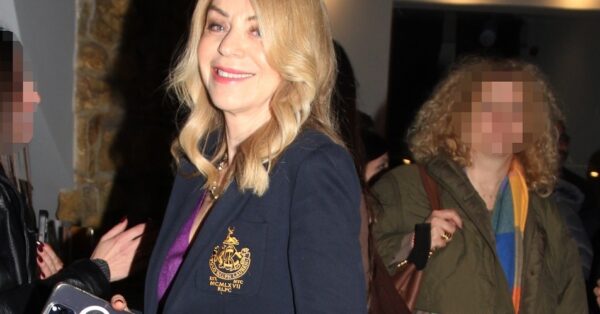 Έλλη Στάη: Συμπλήρωσε το ανοιξιάτικο σύνολό της με knee high boots