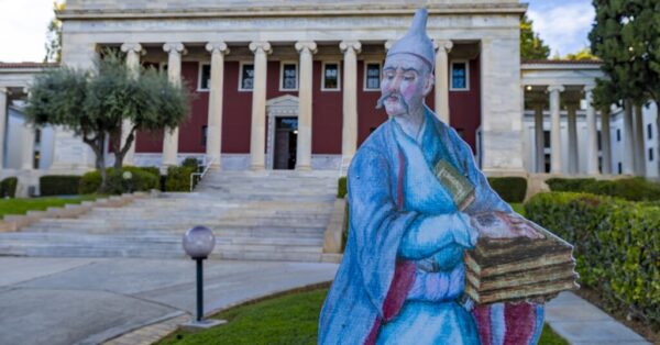 «Γεννάδειος 100. Ένας αιώνας έμπνευσης»: Η έκθεση που μας ταξιδεύει στον χρόνο και μας υπενθυμίζει πώς έχει εξελιχθεί η γνώση