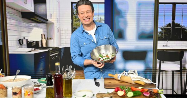 Ο Jamie Oliver στην Αθήνα: «Νιώθω πολλή αγάπη εδώ. Όλοι με υποδέχονται θερμά» (βίντεο)