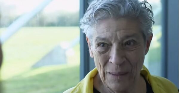 Jane Asher: Η κολυμβήτρια που στα 95 χρόνια της έχει σπάσει πέντε παγκόσμια ρεκόρ