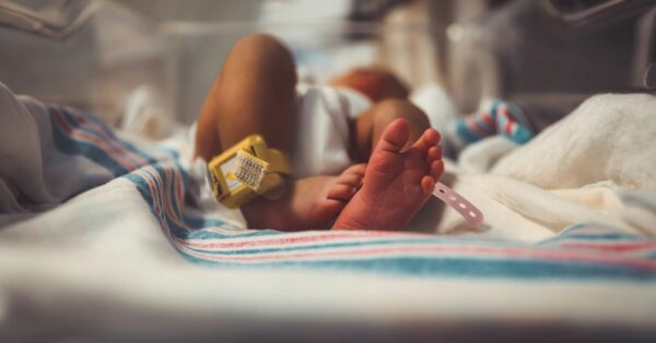 Μια αναπάντεχη γέννα στον αέρα: «Η μαμά ήταν ροκ σταρ»