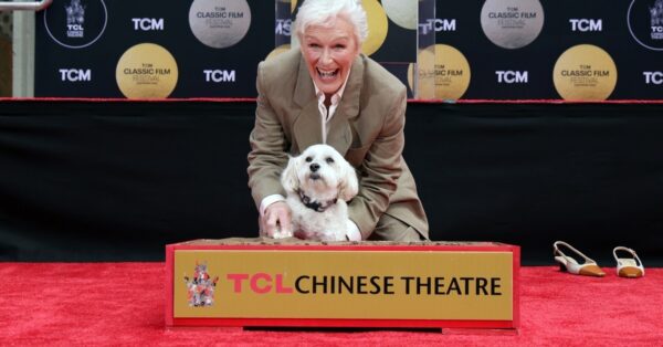 Glenn Close: Ο σκύλος της άφησε, κυριολεκτικά, το μόνιμο αποτύπωμά του