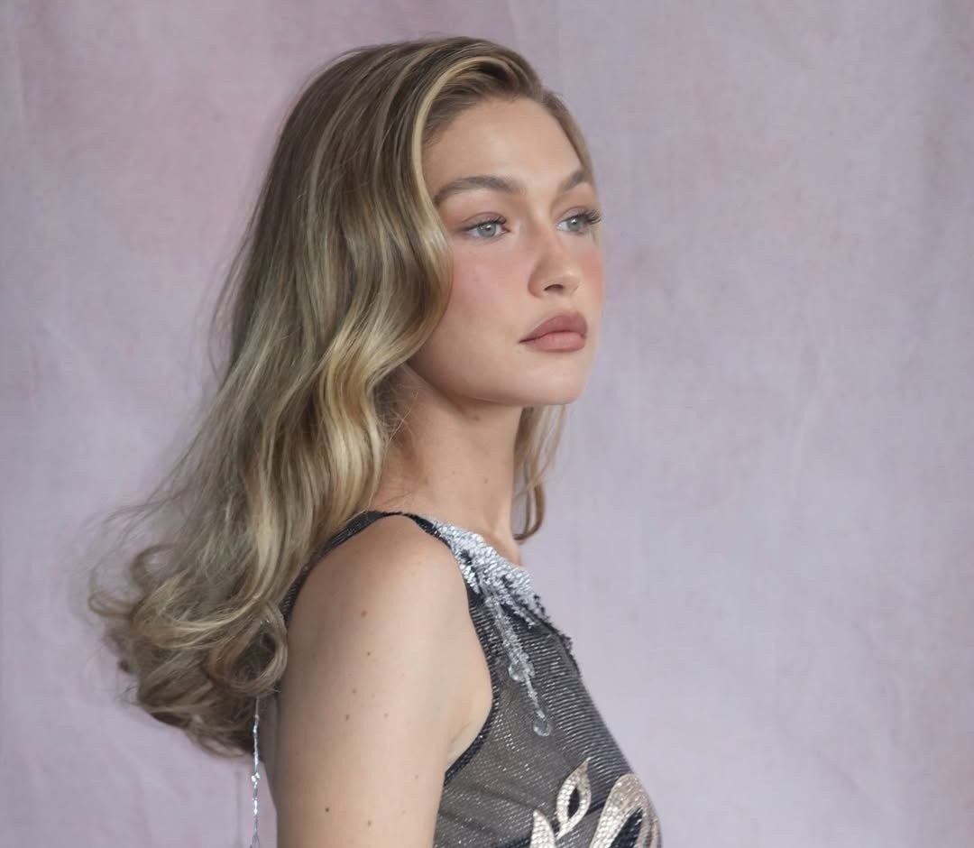 GiGi x MET “MiuMiu waves 1“ for stuππnning @g1igihadid tonight at MET gala in NYC Outfit @miumiu Sty