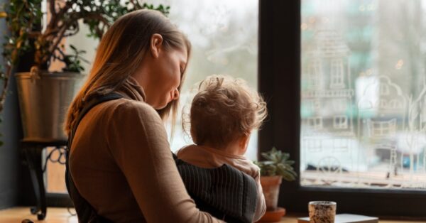 «Δεχόμουν bullying ως παιδί και τώρα δυσκολεύομαι πολύ να κάνω φιλίες» – Τι απαντά η ειδικός