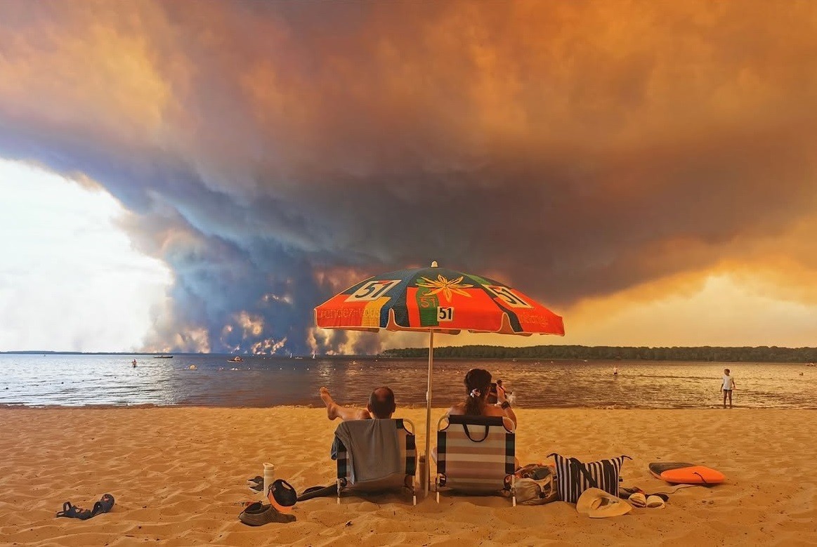 Alors que lénorme incendie qui sest déclaré le 22 juillet ravage la Gironde et se rapproche de (1)