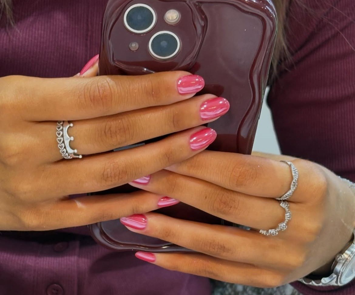 Cool girl nails 🍇 #cherrychromenails #glossifynaturabuild #chromenails (1)1