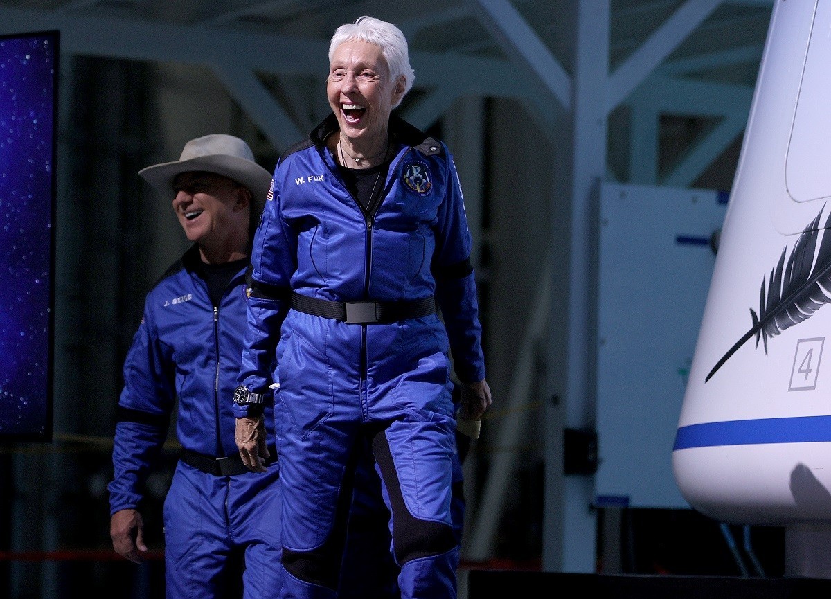 Jeff Bezos’ Blue Origin New Shepard Space Vehicle Flies The Billionaire And Other Passengers To Space