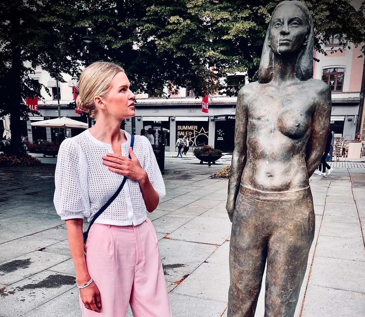 statue