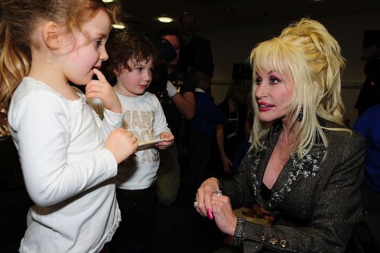 Dolly Parton Launches Her First UK ‘Imagination Library’ Scheme