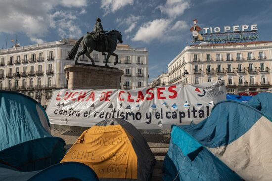 Hundreds of tents are set in front of the Presidency of the